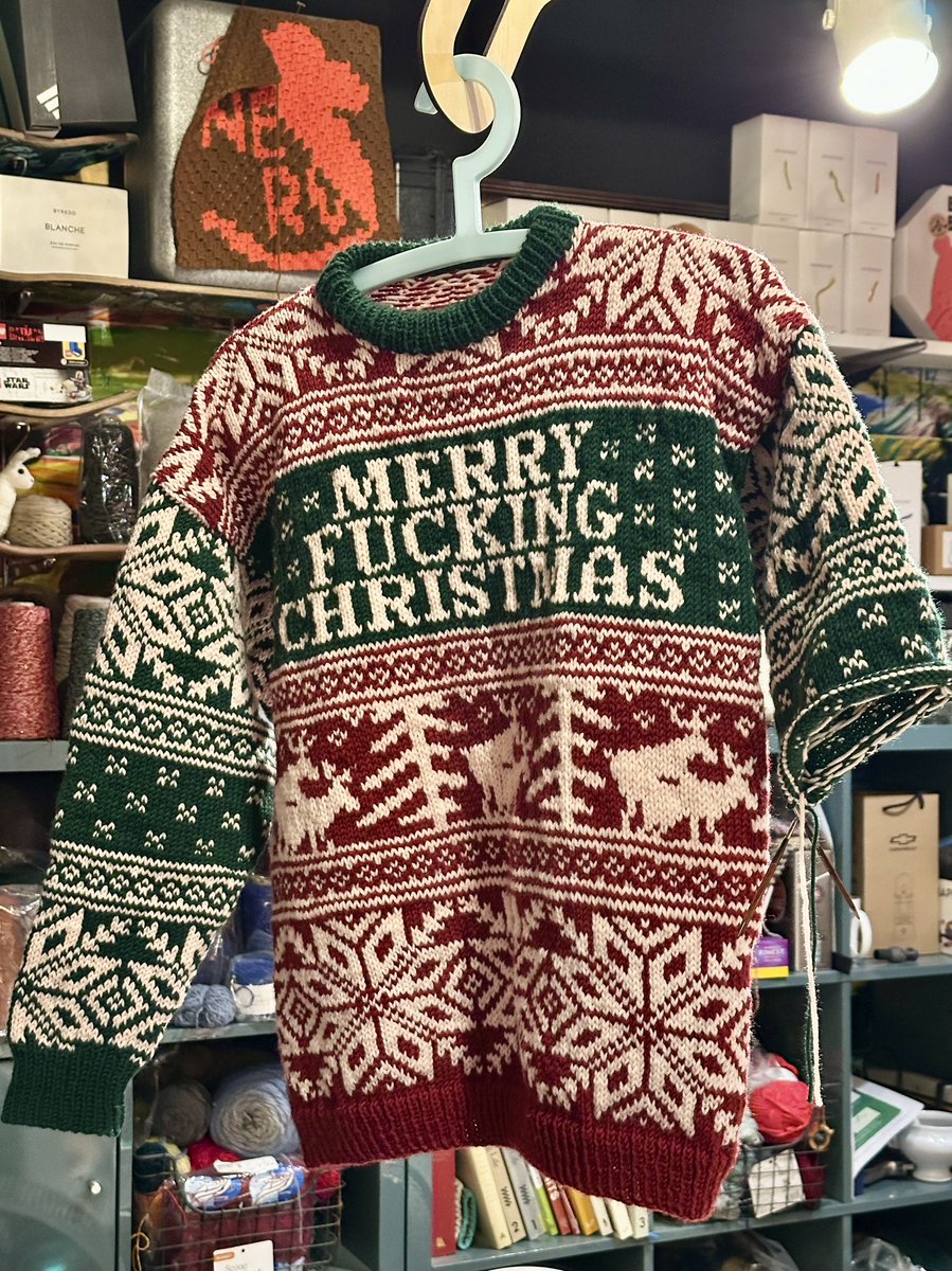 있실다쓰의 일환이었으나 되려 흰색 6볼을 추가구매하게 되는 불미스러운 사건으로 기록됨.
암튼간에 내일 FO를 앞둔, <a href="/insaeng_knit/">인생뜨기</a> 님이 쏘아올린 작은 공(아니 안 작은 공) 메리뻐킹스웨러