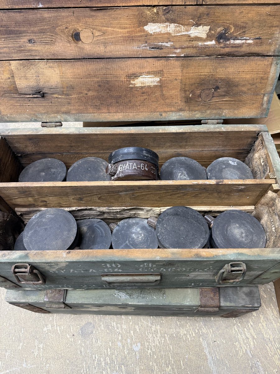 krus_chiki's tweet image. found two wooden crates of Hungarian Gyata-64 anti personnel mines in the warehouse today