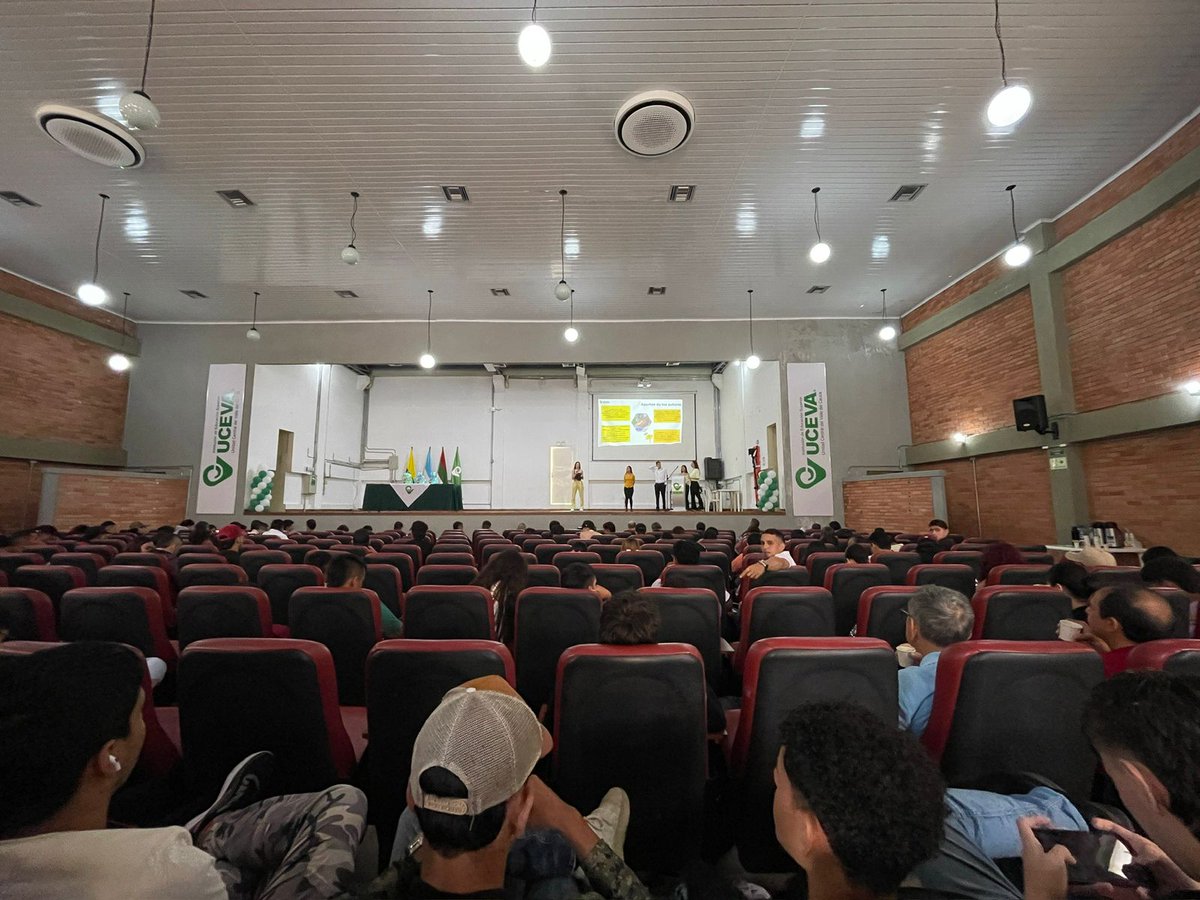 El IX Encuentro de Estudiantes de Ingeniería Agropecuaria se realizó en un espacio académico dedicado a la socialización, evaluación y reconocimiento del trabajo de nuestros estudiantes durante el semestre. 🎓✨

Durante la jornada, cada semestre presentó sus Proyectos