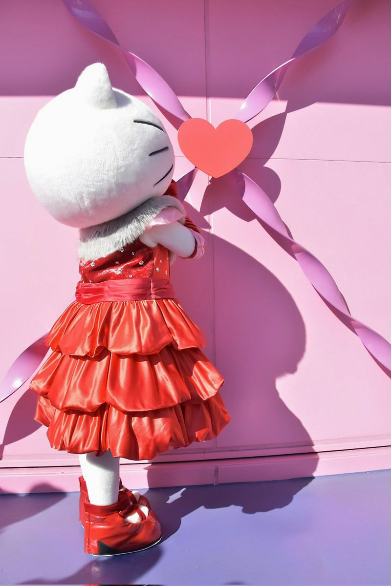 ♥️赤いドレスの後ろ姿も😍😍😍 🎀キティちゃんからのハート