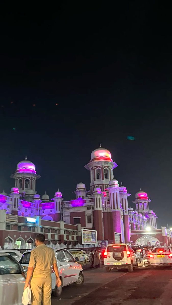 उत्साह भरी सुबह रंगीन सी साम होती है 
लखनऊ है जनाब बड़े अदब की रात होती है 🥰
<a href="/goodnight/">💤</a> <a href="/X/">X</a>
#GoodnightVibes