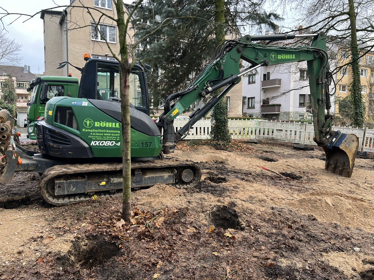 Koeln41's tweet image. Heute Mittag noch sondiert - jetzt müssen 8.400 Menschen evakuiert werden!

#Köln  #Klettenberg #Bombenfund

stadt-koeln.de/politik-und-ve…