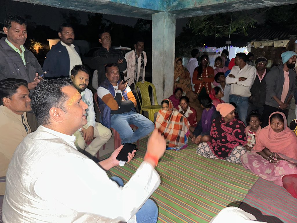 umeshpatelcgpyc's tweet image. आज अपने विधानसभा क्षेत्र के खरसिया वि.खं. अंतर्गत ग्राम कनमुरा और टेमटेमा में जनसंपर्क कर लोगों से भेट मुलाकात किया।