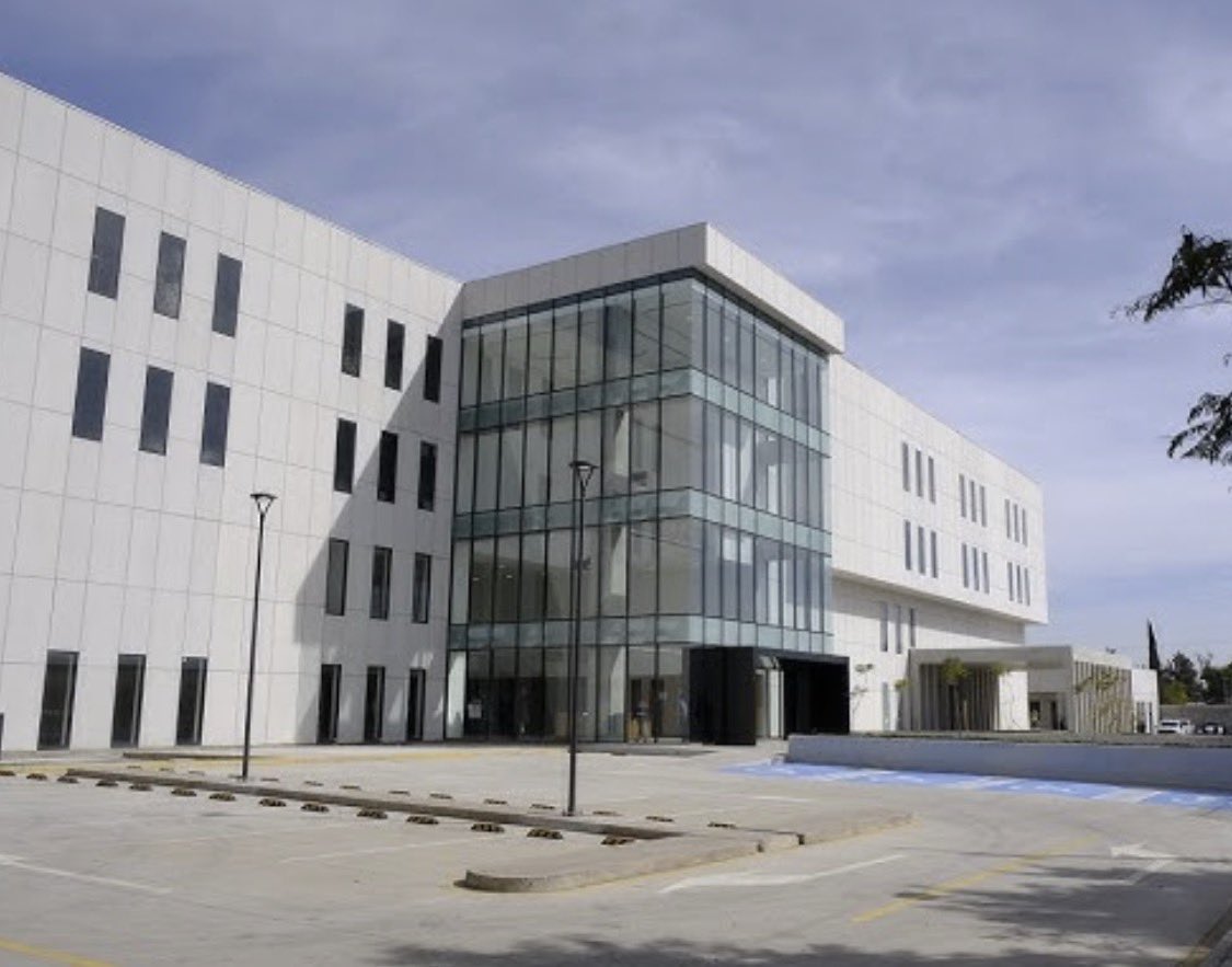 FPetersenA's tweet photo. Hoy hace un año se entregó el Instituto Jalisciense de Cancerologia . Una gran institución para la salud de Jalisco . Felicidades a todo el personal del Instituto y a todo el sector Salud !!!!  A la humanidad doliente . https://t.co/Jo3BCea79K