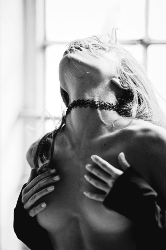 ■ ■
  ■

© U𝖓k𝖔𝖜𝖓 𝖕𝖍𝖔𝖙𝖔𝔤𝖗𝖆𝖕𝖍𝖊𝖗