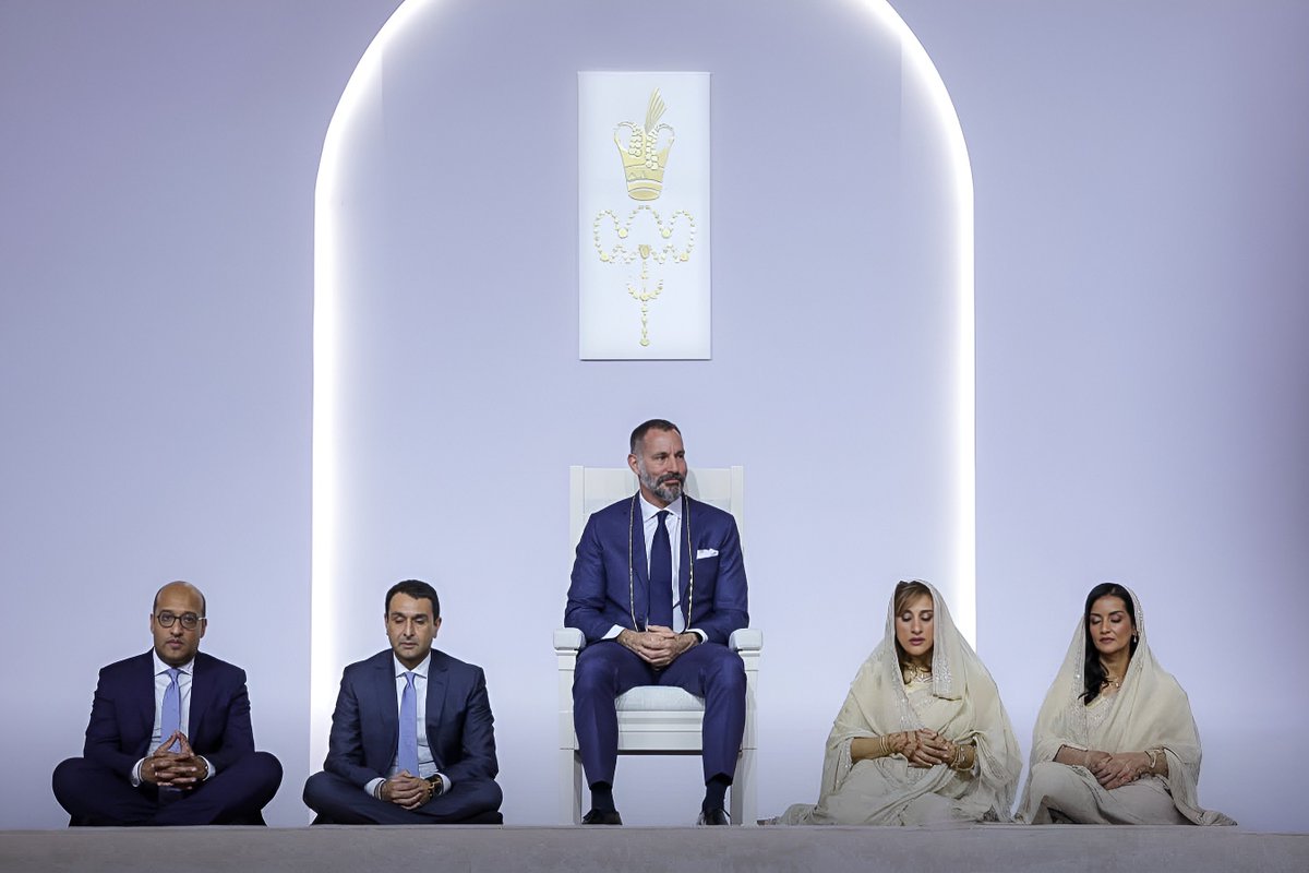 The Ismaili
On 3 December, Mawlana Hazar Imam granted a didar for the Jamats of Portugal and Spain. 

The Mukhi of Darkhana submitted bayʿa to the Imam on behalf of the Jamat, and President of the Ismaili Council Yasmin Bhudarally delivered a loyalty address.

In his Farman,