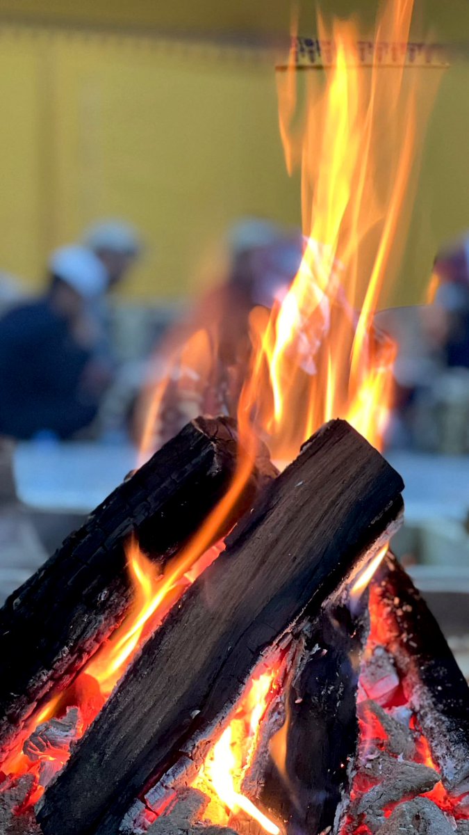 اللي مواقفهم على حسب المزاج
جعل المواقف ماا توقف عندهم