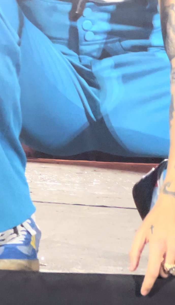 maruinw's tweet image. lo gracioso de haber estado a un metro exactamente en la primera foto y que mi celular haya grabado esto nomas