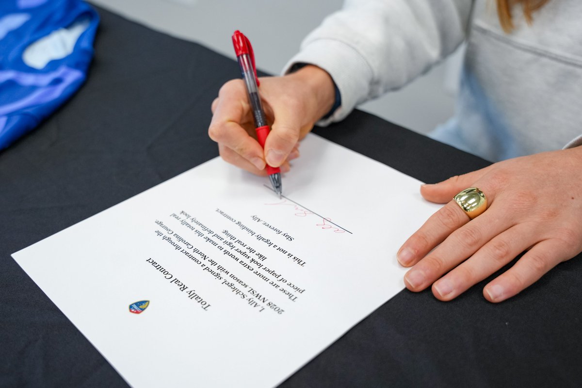 Ally Schlegel made it official ✍️