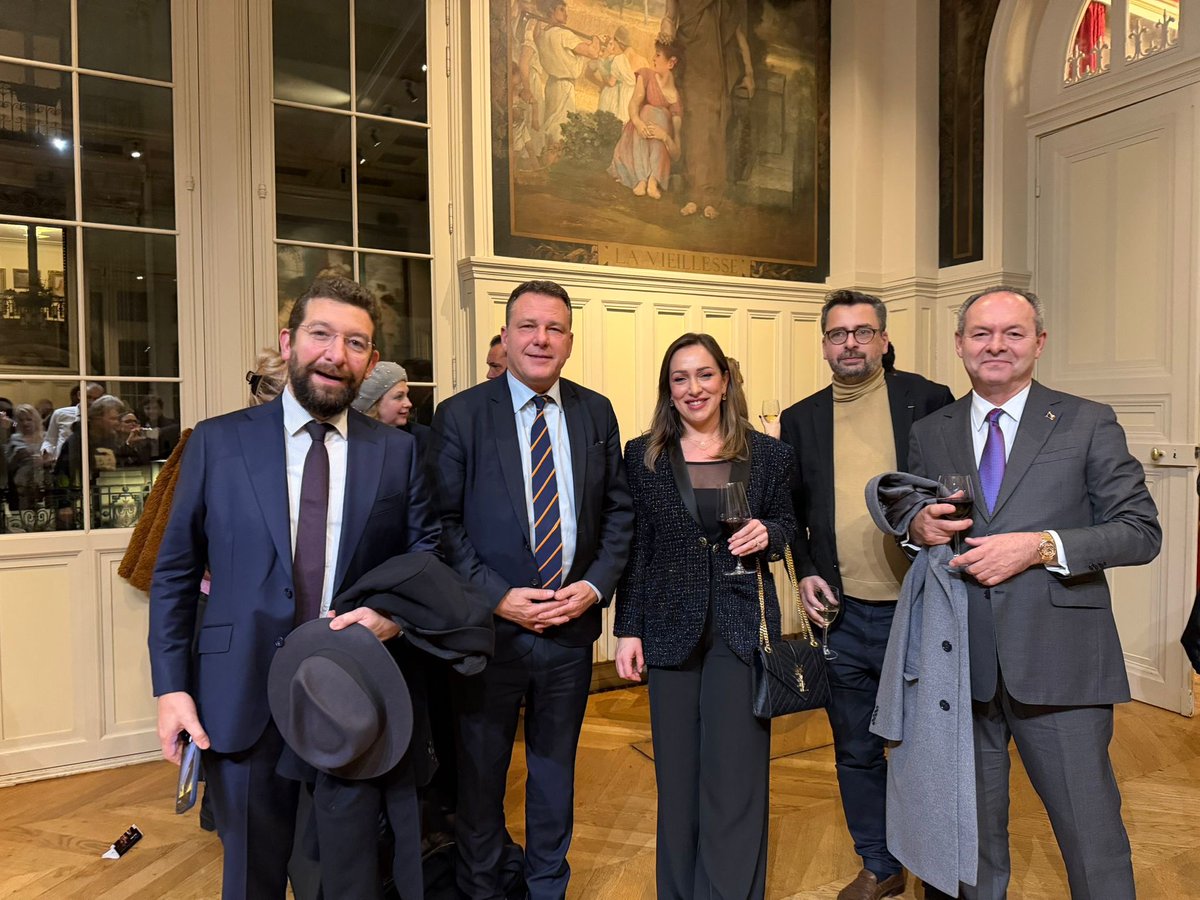 Conférence de haut niveau sur les accords de Dayton qui, s’ils ont permis la fin de la guerre en Bosnie, ne tiennent pas leurs promesses de stabilité et d’équité dans la région, notamment pour le peuple Serbe.
Le Haut Représentant Christian Schmidt en porte une lourde