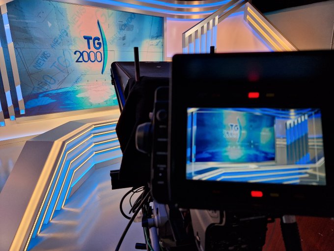 TV2000it's tweet photo. 📢Questa sera nel @tg2000it delle ore 18.30:

1️⃣ L'ultimatum di #Putin
2️⃣Uno scudo spaziale italiano
3️⃣#Lavoro in sofferenza
4️⃣ Le scelte del #Papa
5️⃣ In #Italia la fiaccola #Olimpica

In diretta su #Tv2000📺#4dicembre

Direttore @vinmorgante https://t.co/ks8EYKqPaI