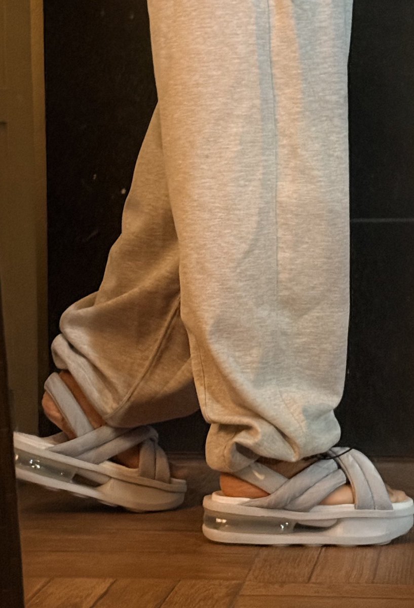 offlexes's tweet image. Otp estas sandalias 😍😍