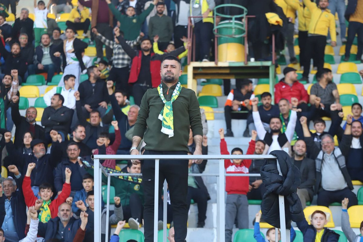 Bu aralar fazla zıplamaya başladınız daha düne kadar URFASPOR U tanımıyordunuz  menfaatiniz içinde urfasporu kullanmayın görmemezlikten geliyoruz ama kör değiliz