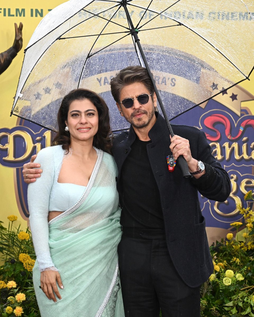 Rain + SRK and Kajol = Historic 😍✨

<a href="/itsKajolD/">Kajol</a> <a href="/iamsrk/">Shah Rukh Khan</a>

#Kajol #SRK #ShahRukhKhan #DDLJ #TeamShahRukhKhan