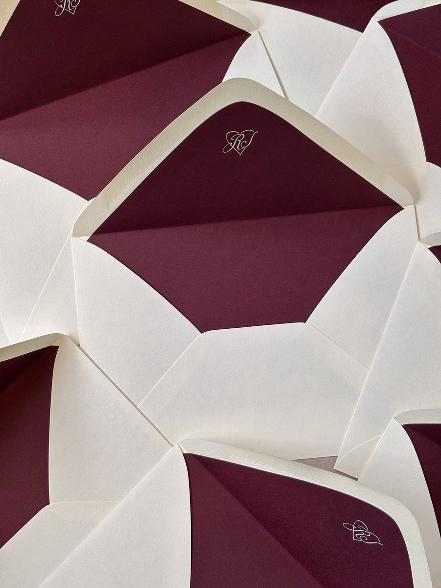 Todos estão convidados a participar tanto como convidados quanto como colaboradores do evento caso desejem doar algum item ao leilão. A festa será aberta ao público de fora de Erilea e peço que comentem para confirmar a presença. Até lá.