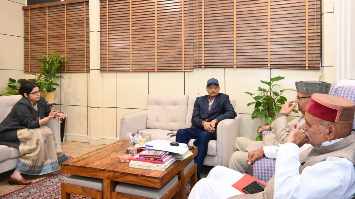 ganeshjoshibjp's tweet image. आज कृषि एवं उद्यान विभाग की समीक्षा बैठक कर अधिकारियों को विभागीय योजनाओं का लाभ समय पर किसानों तक पहुँचाने के निर्देश दिए।
प्रदेश में शीघ्र ही इंटीग्रेटेड पैक हाउस का निर्माण होगा, जिससे हमारे कृषि उत्पाद अंतरराष्ट्रीय मानकों के अनुरूप तैयार होंगे और किसानों की आय बढ़ाने हेतु…