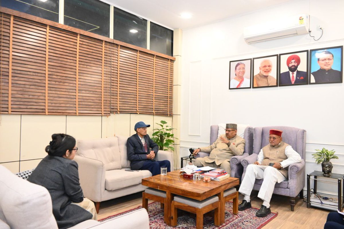 ganeshjoshibjp's tweet image. आज कृषि एवं उद्यान विभाग की समीक्षा बैठक कर अधिकारियों को विभागीय योजनाओं का लाभ समय पर किसानों तक पहुँचाने के निर्देश दिए।
प्रदेश में शीघ्र ही इंटीग्रेटेड पैक हाउस का निर्माण होगा, जिससे हमारे कृषि उत्पाद अंतरराष्ट्रीय मानकों के अनुरूप तैयार होंगे और किसानों की आय बढ़ाने हेतु…