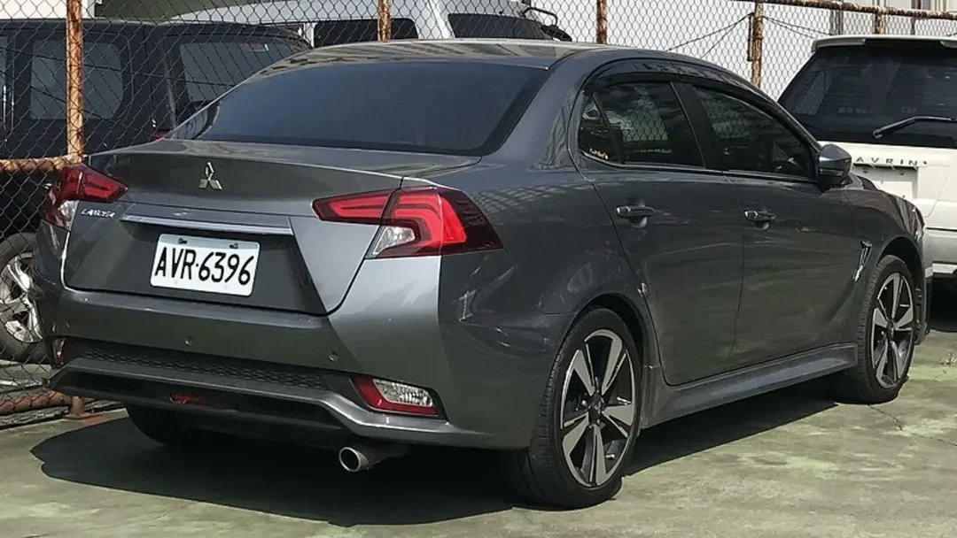 SelebtwitMobil's tweet image. PAJERO SPORT SEDAN ???
Mitsubishi Lancer masi dijual d bbrp negara, dan bentuknya Pajero bgt smp interiornya jg
===
A SEDAN PAJERO SPORT ???
Mitsubishi Lancer is still being sold in some (very few) countries. Can't help but notice even the interior looks like a Pajero Sport