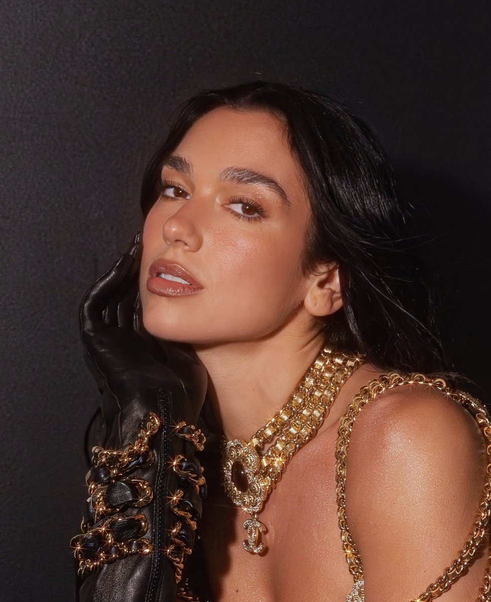 fr,  promoting serving cunt to a primarily underaged audience?? I stan her but this is not okay