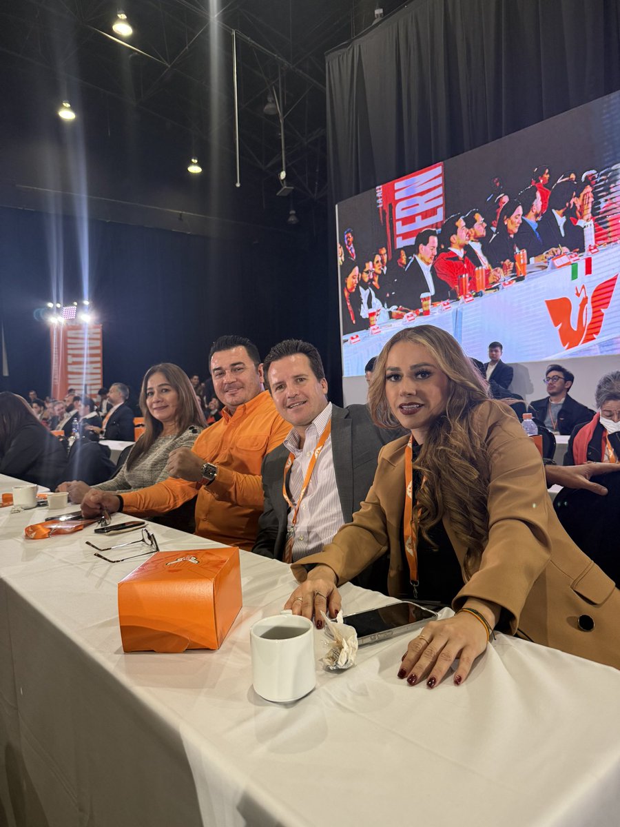 En la coordinadora ciudadana nacional acompañado de <a href="/KARLARABELO/">Karla María Rabelo Estrada</a> <a href="/CasildaRuizA/">Casilda Ruiz</a> y Hernan_PerezS