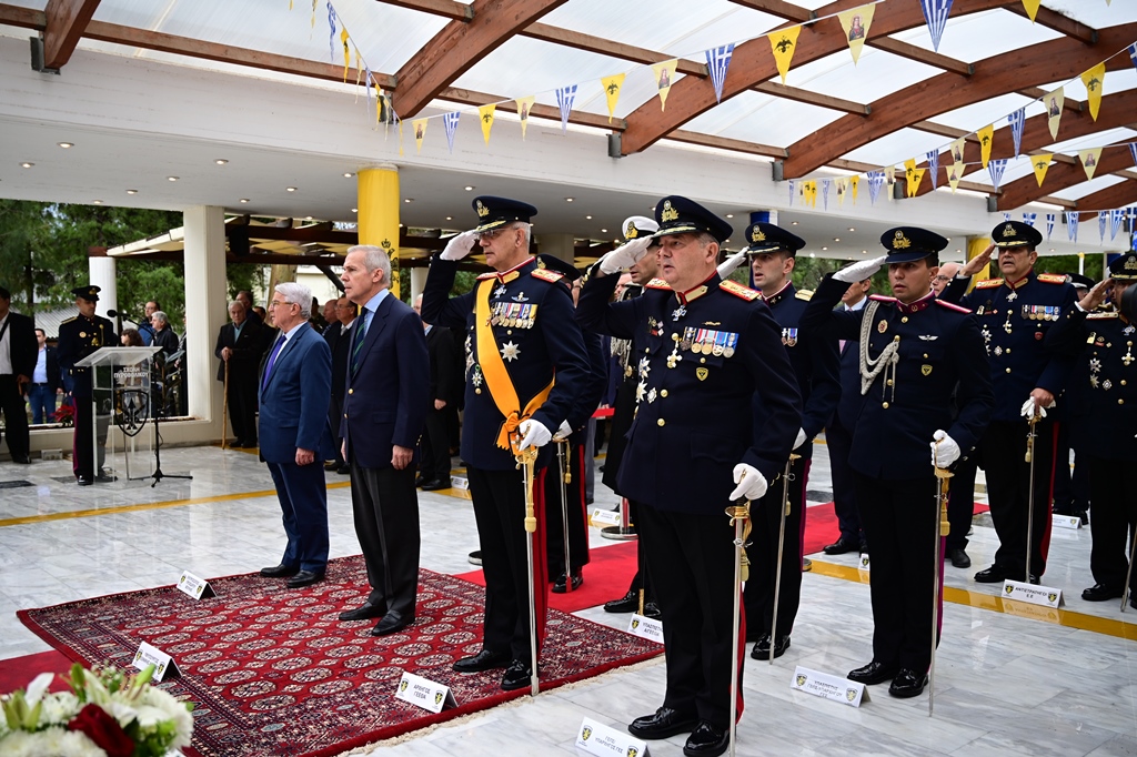 HAspokesman's tweet photo. Επίσημος Εορτασμός της Αγίας Βαρβάρας, Προστάτιδας του Πυροβολικού

Aνακοίνωση Τύπου ➡️ https://t.co/MtRyzr4pMB

#ΕλληνικόςΣτρατός, #HellenicArmy https://t.co/sRyPNZJu0q