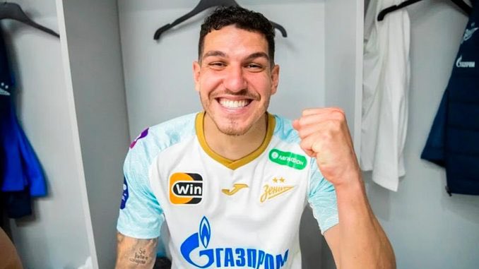 resenhaflutt's tweet image. Fluminense ganha concorrência do Palmeiras pelo zagueiro Nino

O clube paulista observa o jogador e tem o nome entre as prioridades. Em um eventual retorno ao Brasil, o zagueiro tem um acordo de ouvir a proposta tricolor

🗞️ @guiabrahaoo