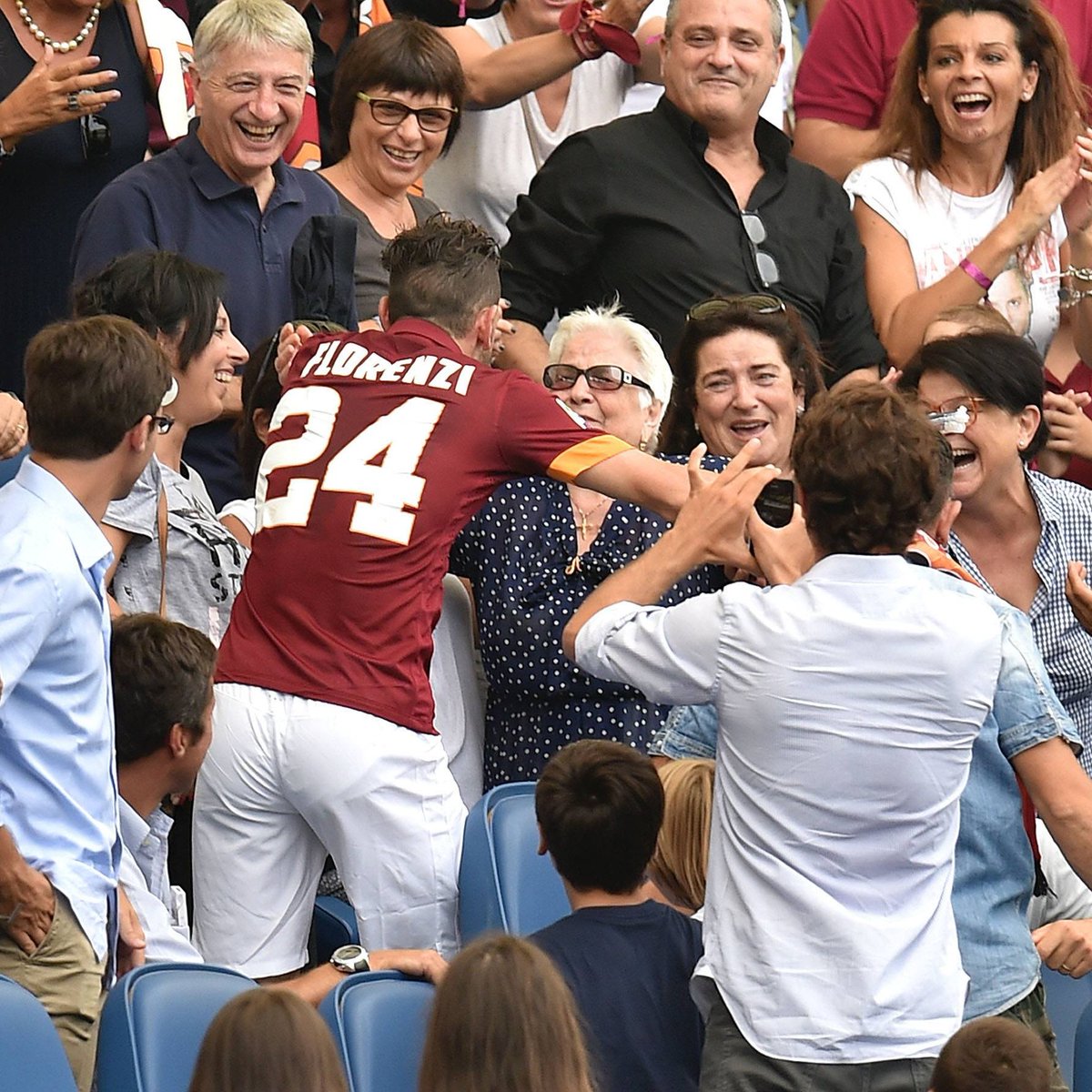 “I remember the look De Rossi gave me while the ref was giving me a yellow for celebrating the goal with my Nonna in the stands 💭

He came up to me &amp; said 'that was incredible, but if you do something dumb &amp; get a second yellow, I’ll kill you in front of everyone'.” 

-Florenzi