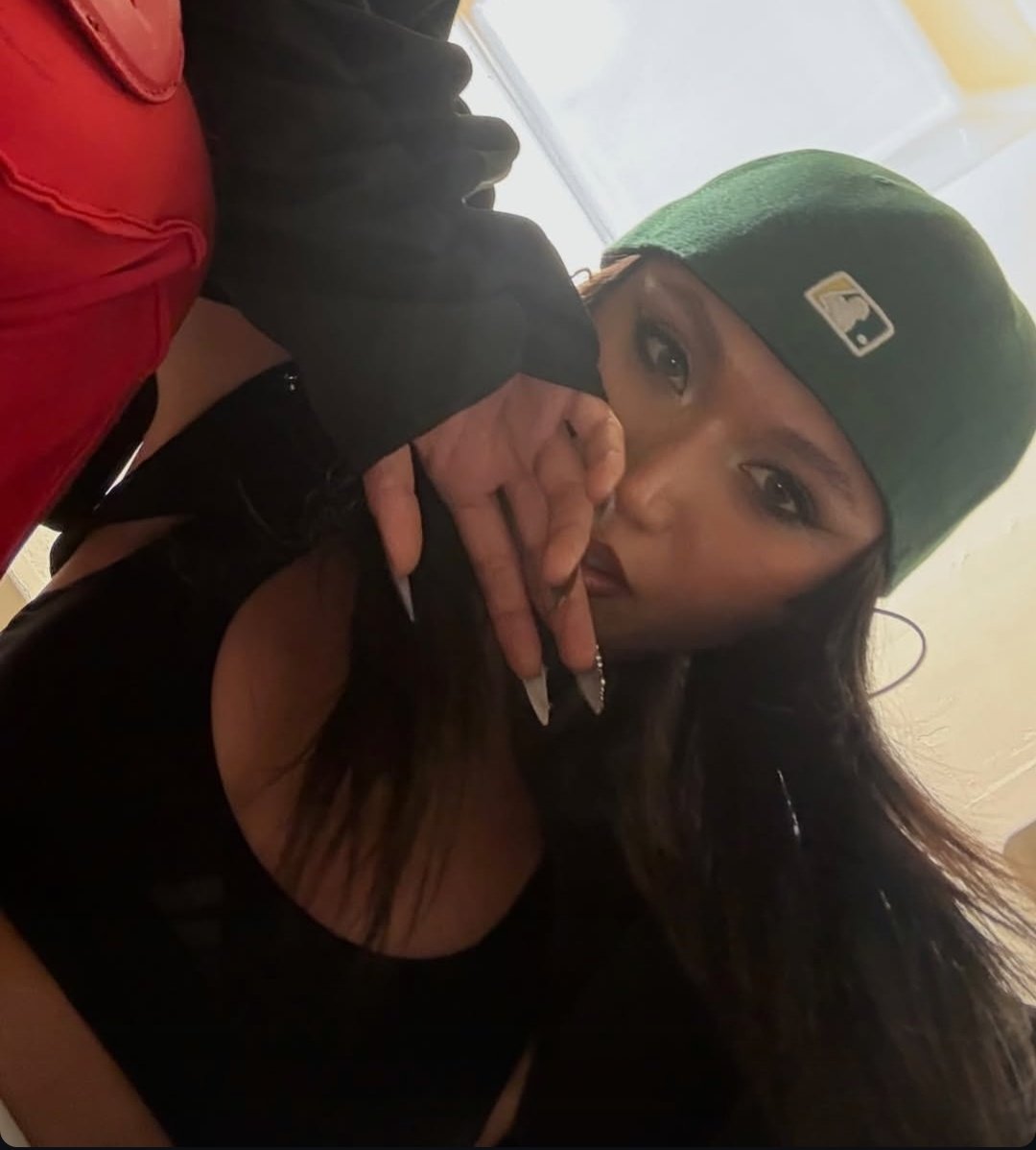 Ağzıma OKKALI BİR tokat at da bir daha KONUSAMAYAYIM ISTIYOR UM