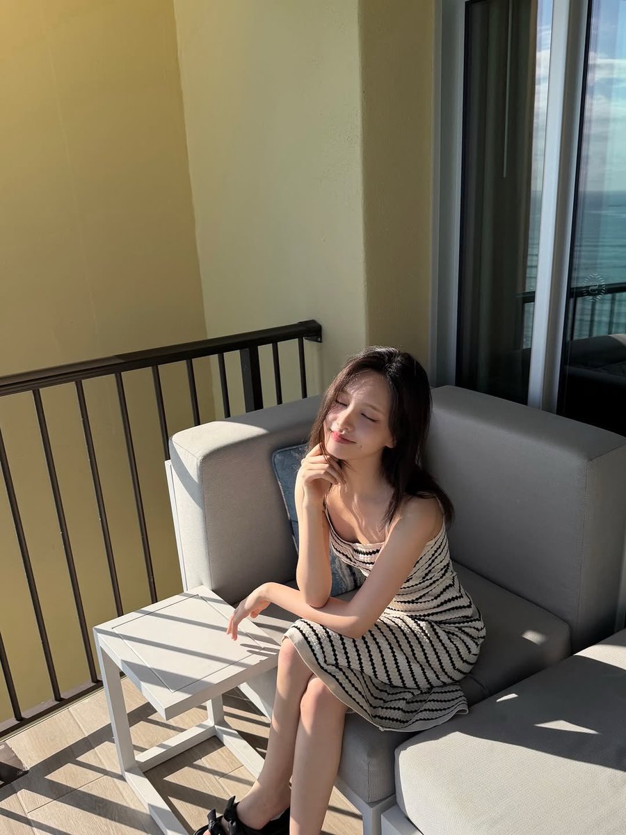 lizeui's tweet image. the sea glittered below as if scattering tiny whispers my way, and i followed each shimmer with the calm curiosity of a girl wandering through her own seaside fable. the sun approved, casting me in a warm glow of its own making 🌤️