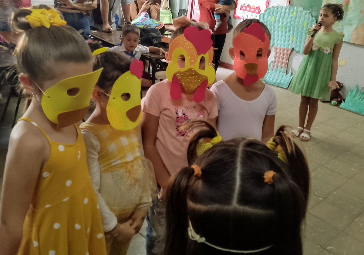 Borrego8Helen's tweet image. 👉💙💯Maravillosos nuestros niños en las presentaciones de las lecturas extraclases, en las escuelas primarias de #GüiraDeMelena. ‼️ 👏Felicidades ‼️👏💙❤️🐥
#PoderPopular
#CAMGüira