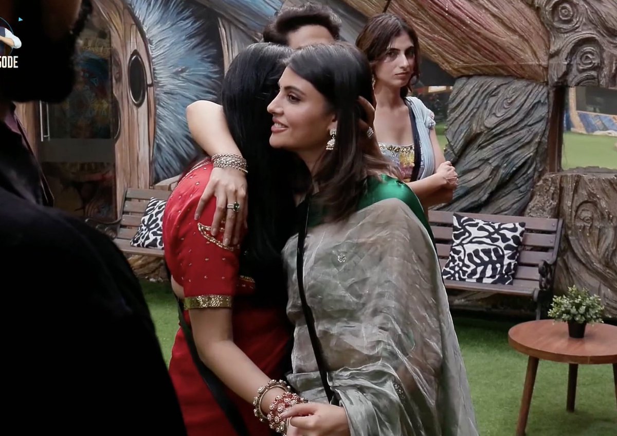 RudraAlways's tweet photo. She came in #BB19 hating #TanyaMittal 😤
&amp;
Left #BiggBoss19 loving Tanya ♥️
If U know Tanya ,U Cannot hate her ♥️
Winner for a reason 🔥 https://t.co/QHALkUQ2V8