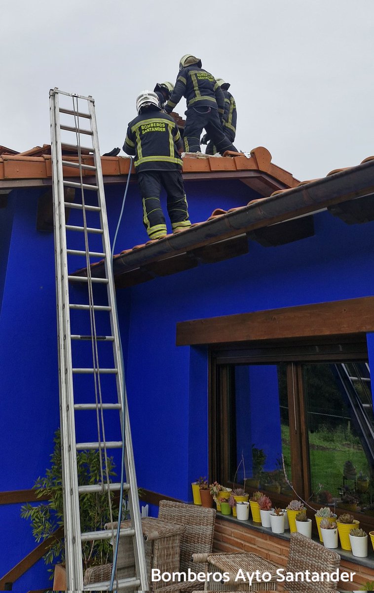 INCENDIO
Este mediodía desplazamos autotanque 🚒, por solicitud de <a href="/112Cantabria/">112 Cantabria</a> , al Barrio El Campo en Arce (<a href="/aytopielagos/">Ayto. de Piélagos</a> ) por incendio de chimenea en vivienda independiente.