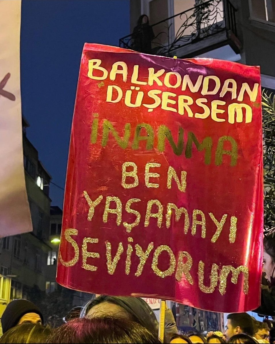 <a href="/onedio/">Onedio</a> Hep kadınlar düşüyor o camlardan ve balkonlardan nedense