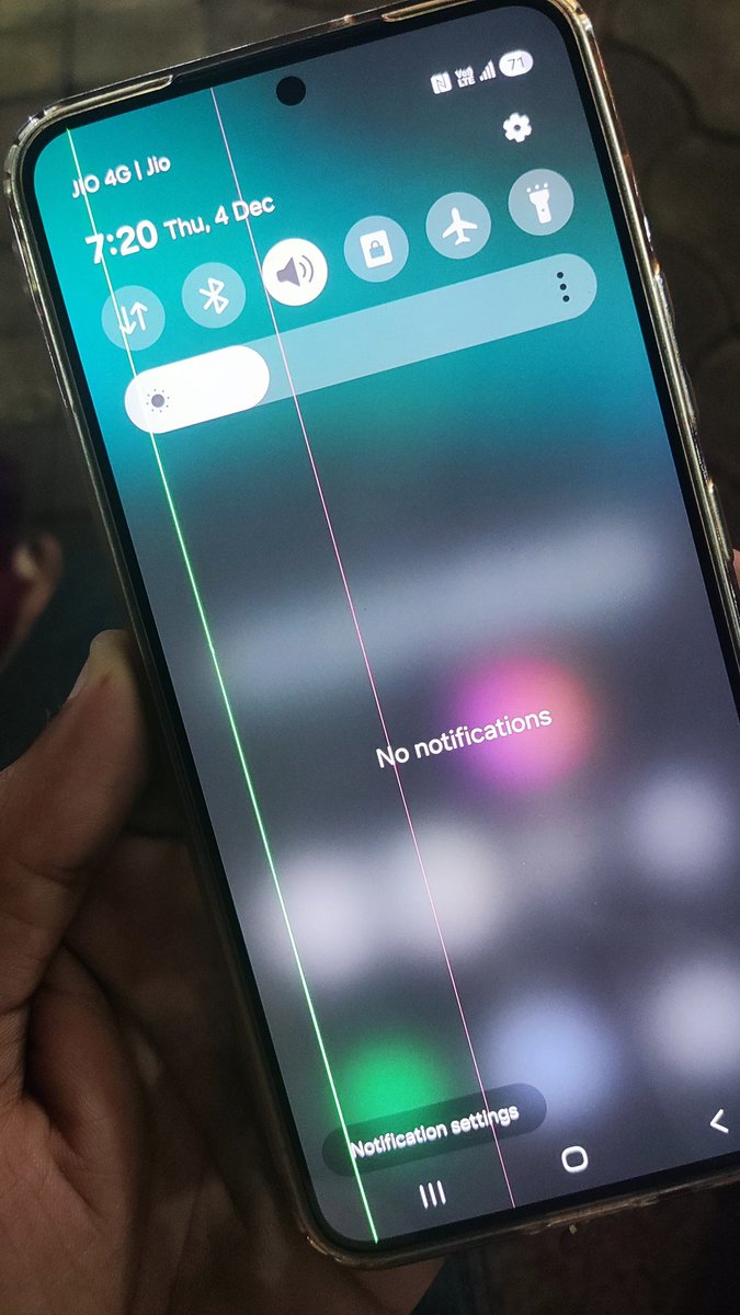 tech_revisit's tweet photo. Its my main device for content creation 🥲🙂
Yesterday there was only green line, now pink also joined the chat. Whats next? Blue line?

Samsung is playing with emotions😭
@SamsungIndia @GyanTherapy @AmreliaRuhez @jagograhakjago https://t.co/iqkdrNrpp0