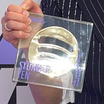 babyjey10's tweet image. ถ้วยรางวัลยังสีม่วง 💜 นี้แหละ Stunner top song  2025 Thailand เพลงที่มียอดสตรีมเยอะที่สุดในไทยปี2025 โคตรจะเริ่ด พี่มียศพี่มีตำแหน่งนะน้องนะ ขอบคุณทุกคนขอบคุณเตนล์ที่ทำงานหนักเสมอมาก รักเค้า

#TENxSpotifyTH25
#SpotifyWrappedLiveTH2025