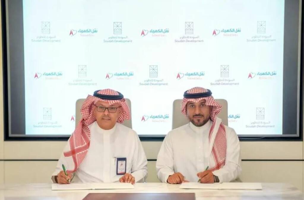 تابعة لـ #صندوق_الإستثمارات توقع اتفاقية لتطوير مشروع #قمم_السودة بــ 1.3 مليار ريال
للتفاصيل: shorturl.at/rz0RY
#صناديق
<a href="/SoudahDevCo/">السودة للتطوير SD</a> 
<a href="/PIFSaudi/">صندوق الاستثمارات العامة</a>