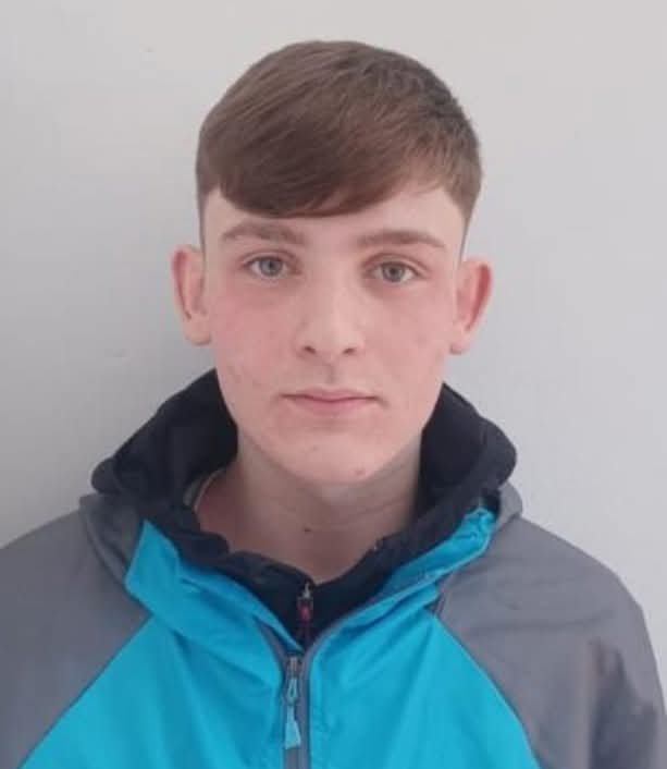 Gardaí are seeking the public's assistance in tracing the whereabouts of 16-year-old Alex Kenna who is reported missing from Newtownmountkennedy, Co. Wicklow since Monday 1st December 2025. 

Alex is described as being approximately 5 foot 6 inches in height, of slim build, with