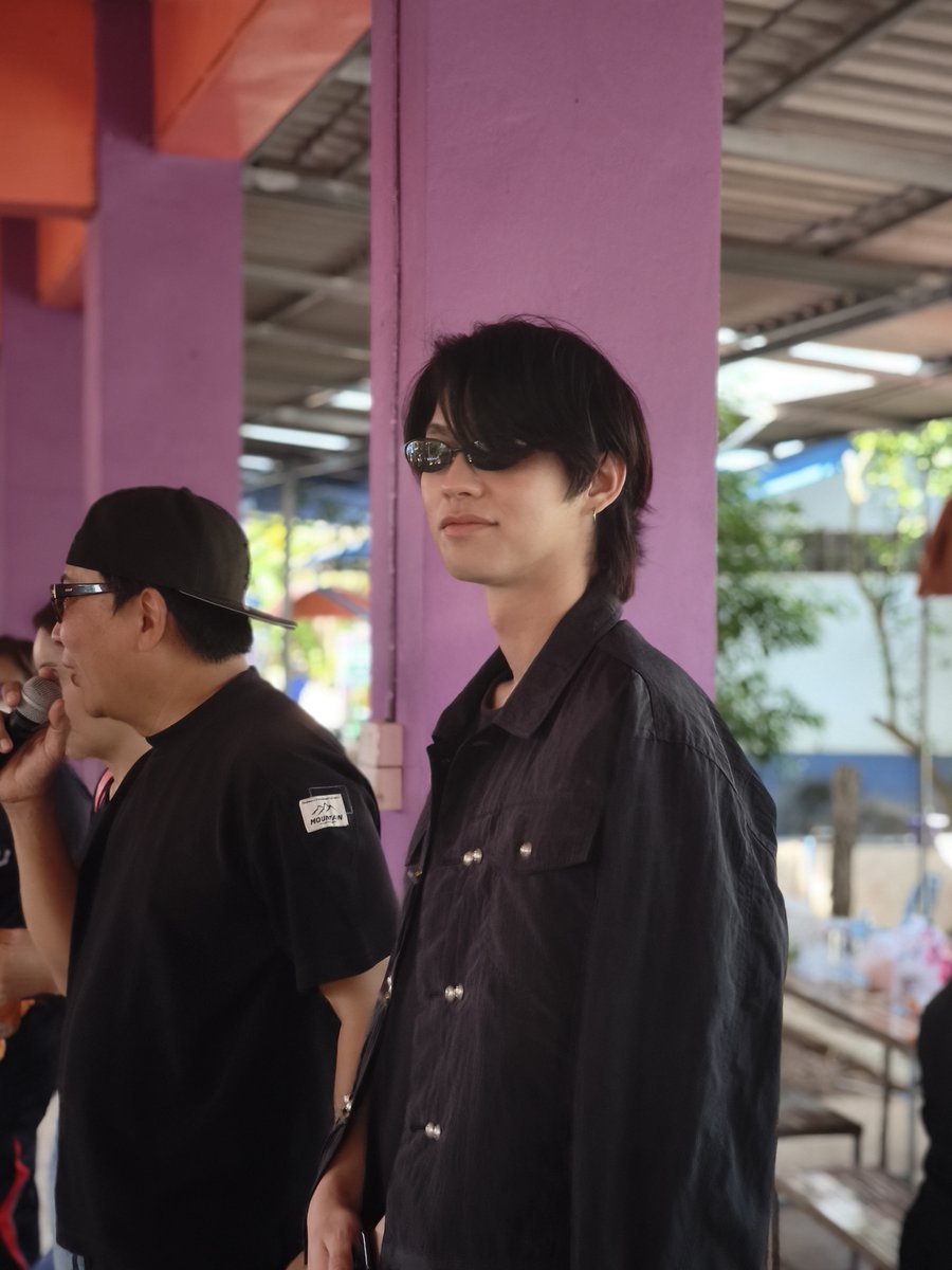 fourteenchannel's tweet image. “ไบร์ท วชิรวิชญ์” ขอทำดี ลงพื้นที่หาดใหญ่ ส่งต่อรอยยิ้ม มอบเงินและของใช้ช่วยเหลือ 4 โรงเรียนผู้ประสบภัยน้ำท่วม

#bbrightvc #ไบร์ทวชิรวิชญ์

เมื่อวันที่ 2 ธันวาคมที่ผ่านมา “ไบร์ท วชิรวิชญ์” ลงพื้นที่อำเภอหาดใหญ่ร่วมกับทีม “เปิ้ล นาคร” เพื่อช่วยเหลือผู้ประสบภัยน้ำท่วม…