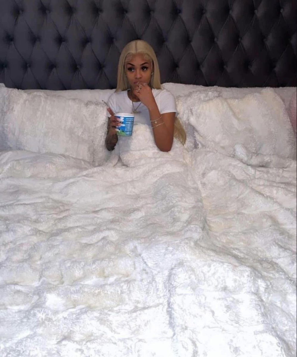 layxsnv's tweet image. &amp;amp; 1 thing about me I will sit in the house all day in peace ☺️