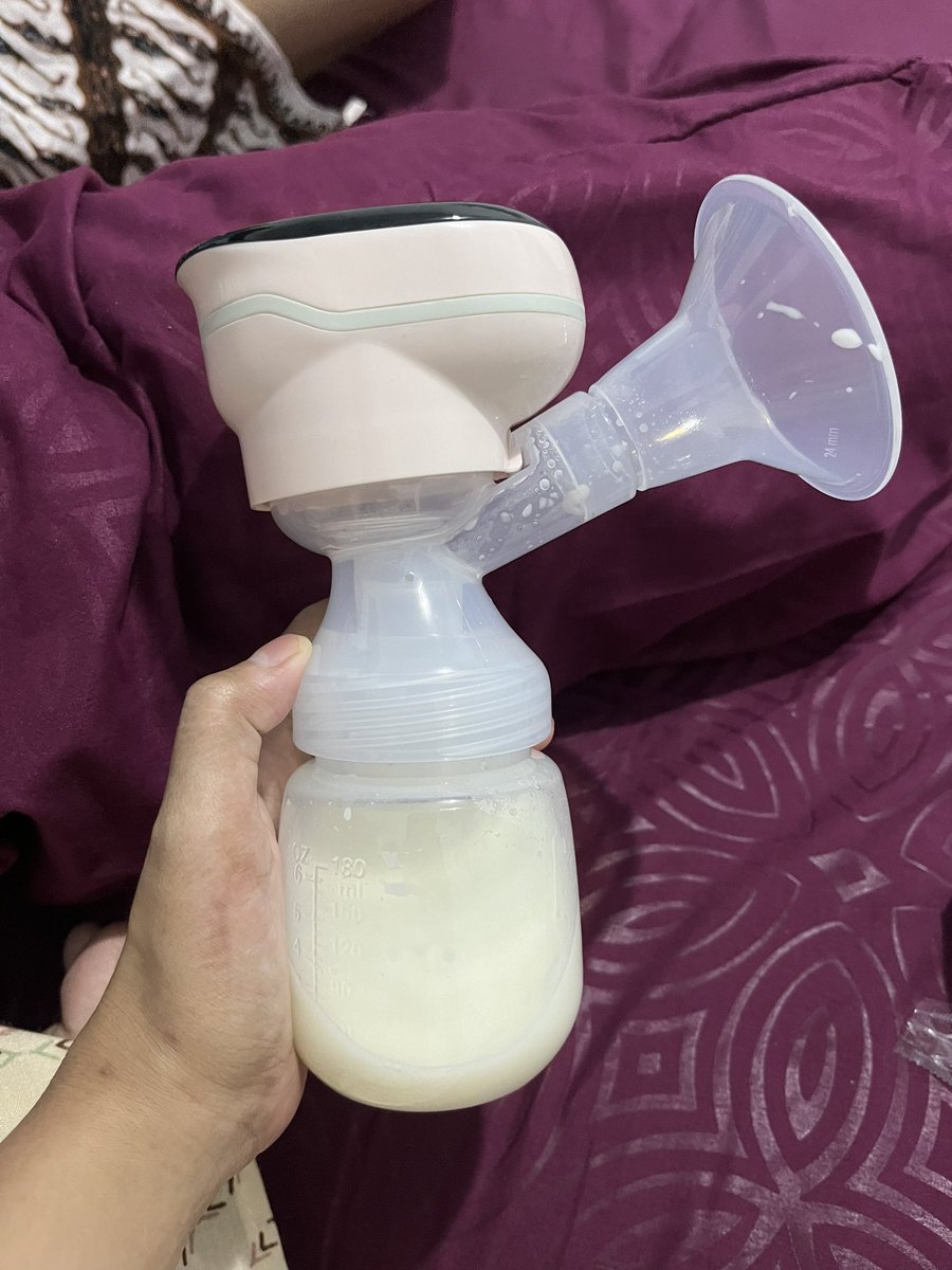 Musdot's tweet photo. 00.11 hasil menepi, memerah tt sambil Netflix-an.
Lagilagi coba berusaha mencerna semua fasenya, masih aja ga nyangka bs di posisi ini :’) https://t.co/WVfLegInP2