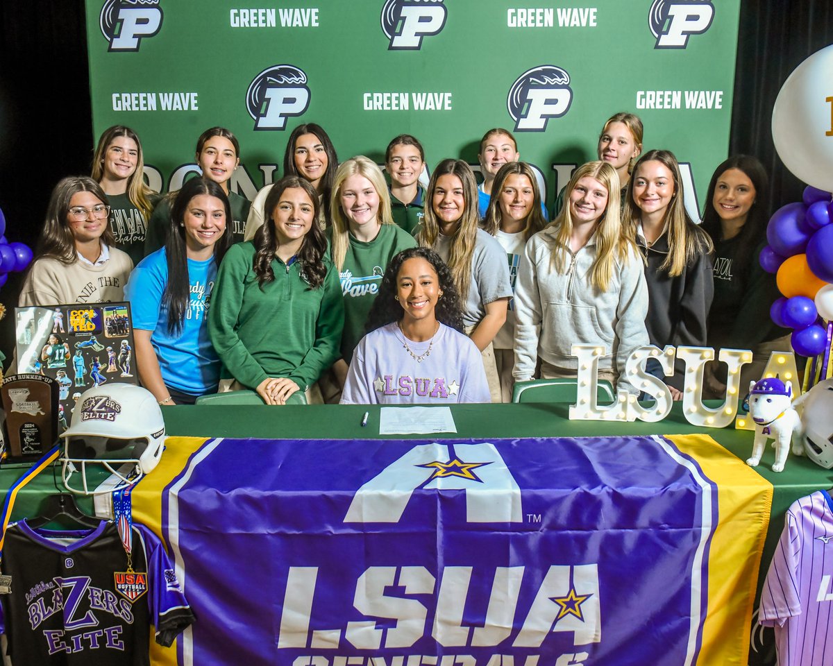 So greatful to have such as amazing support system. Officially signed! Thank you to everyone who has helped me get to this point. I'm going to continue to make all of you proud! 
Go Generals!🤍💜
<a href="/LSUA_SB/">LSUA Softball</a> <a href="/tpart25/">Trent Partridge</a> <a href="/BranninHagan/">Brannin Hagan</a> 
<a href="/PHSGreenWaveSB/">PHS Lady Wave Softball</a>
#officiallysigned
#softball