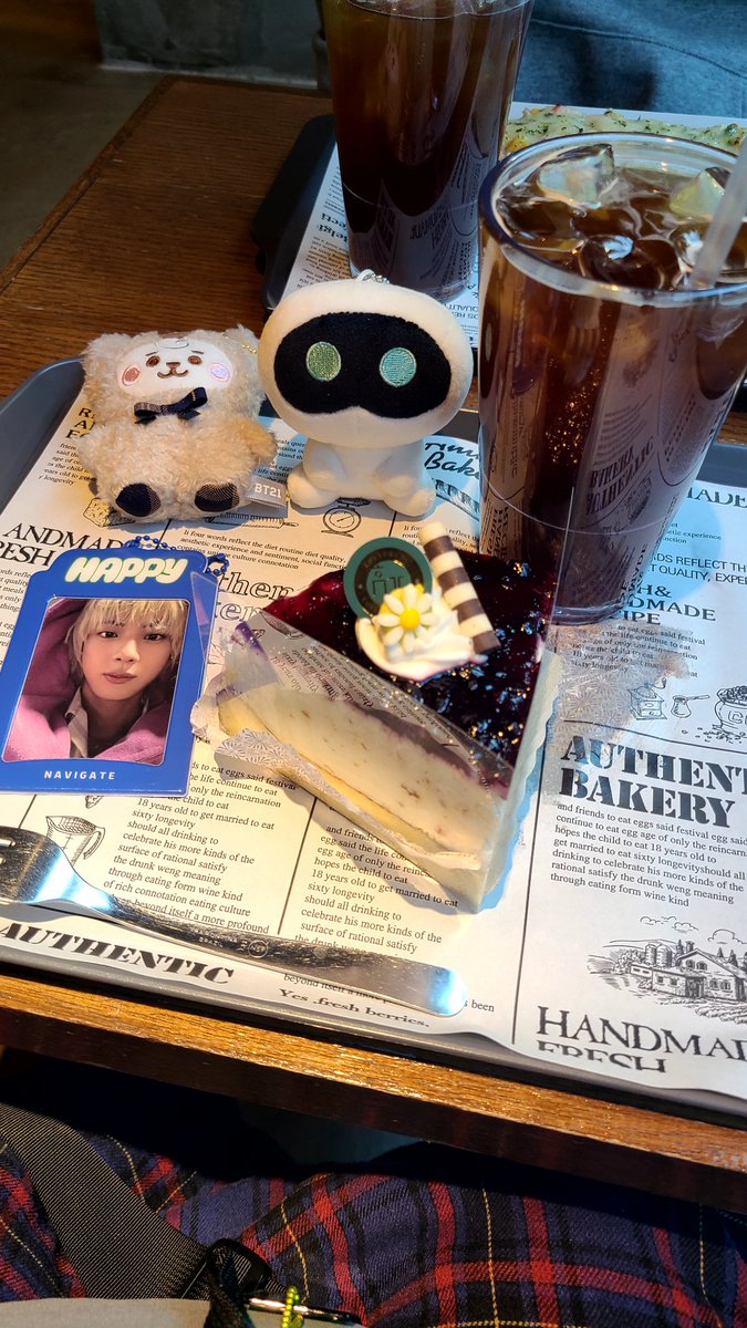 chibam_bts7_sin's tweet image. おはよ🐹
お腹もなんとか無事です(笑)
ジンくんセンイル週間、毎年不調😂🇰🇷では風邪引いてたし。今日も明日もお祝いよ。
カルディにボラへのマグ💜かわいくて買っちまった。スタバ福袋外したからいいかな。昨日不在が入ってたラネージュ。昨日受け取りたかった🥺
今日も素敵な1日を🩷💛🩵
#JINDAY