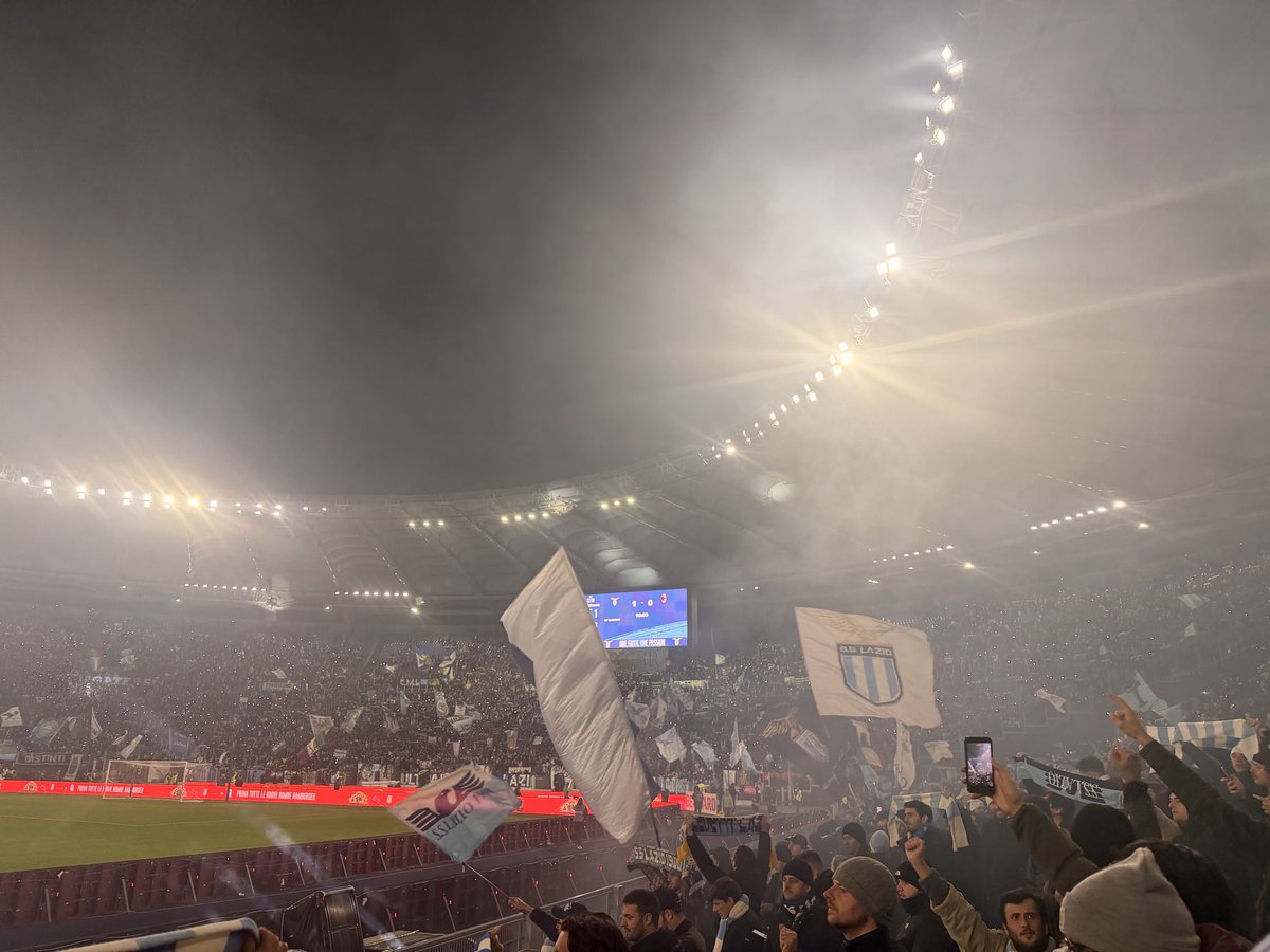 GiGiSSLazio's tweet image. Avanti #Lazio.
#Milan merda.
#Lotito vattene.