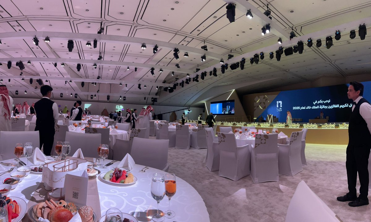 BaderOqran's tweet photo. كماأخص بالشكر والتقدير الأستاذ إبراهيم الرقيب على اهتمامه وتواصله وتعاونه الدائم وما يقدمه من جهود راقية تعكس احترافية فريق الجائزة وروحها الإنسانية.٢
#جائزة_الملك_خالد @KingKhalidAward #الامير_فيصل_بن_خالد @KKFoundation https://t.co/seZVkFSaGp