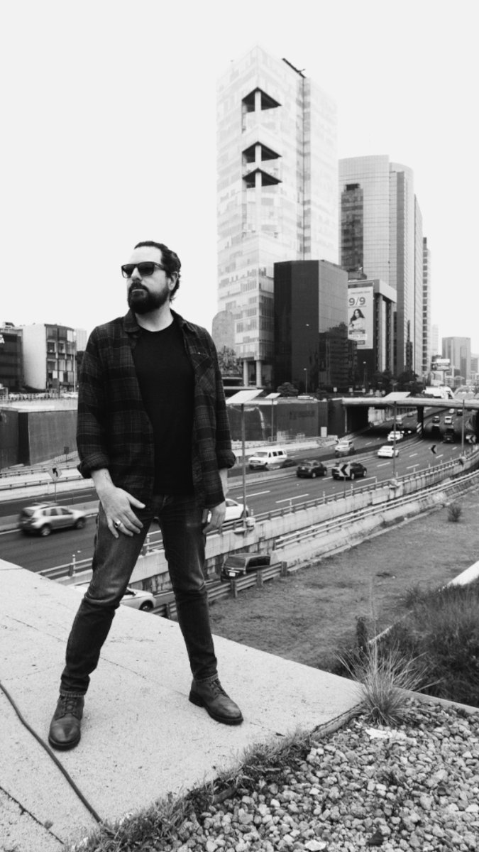 ¡Corre Rudolph Corre ya disponible! 🦌✨
Escúchala: linktr.ee/bcnj

#BlancoNejo #Carretera #CorreRudolphCorre