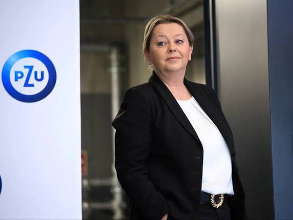 To jest Beata Kozlowska -Chyla ktora przekazała z PZU Sakiewicz 7.5 mln zł ❗️🤦‍♀️ Skarb Państwa chce ścigania byłej prezes PZU Beaty Kozłowskiej-Chyły oraz fikcyjnych doradców, których zatrudniała w spółce. Firma żąda też zwrotu pieniędzy od Tomasza Sakiewicza