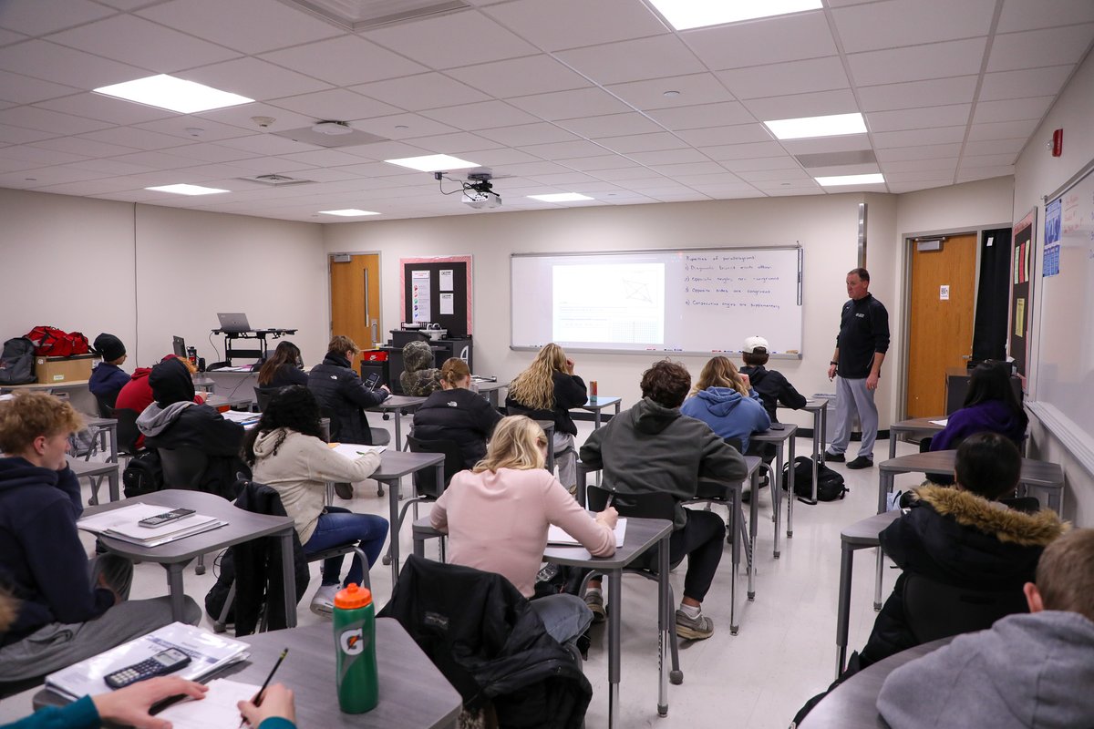 This week we take a look #InsideOurSchools as Indian Creek Encore students shared holiday tunes at the Winslow House, we visited Mrs. Calcara’s class during indoor recess at Linn Grove, and stopped by Mr. Tompkin’s geometry class at the high school. #WeAreLinnMar