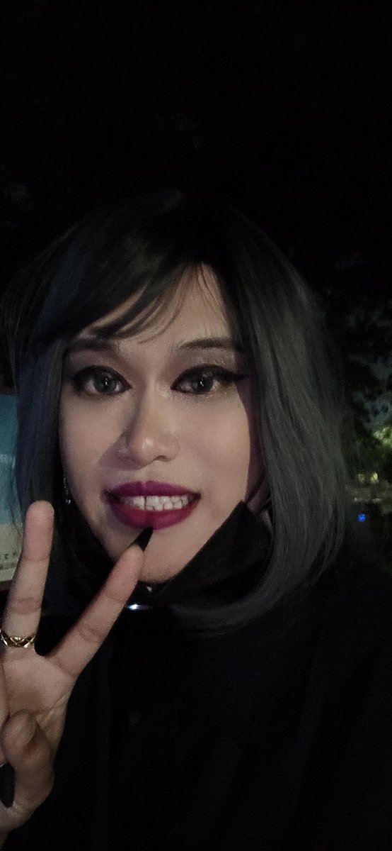 cdtsrayray's tweet photo. 看着就像个露出狂魔，实际上还真的是👿 https://t.co/K8rJYvovfM