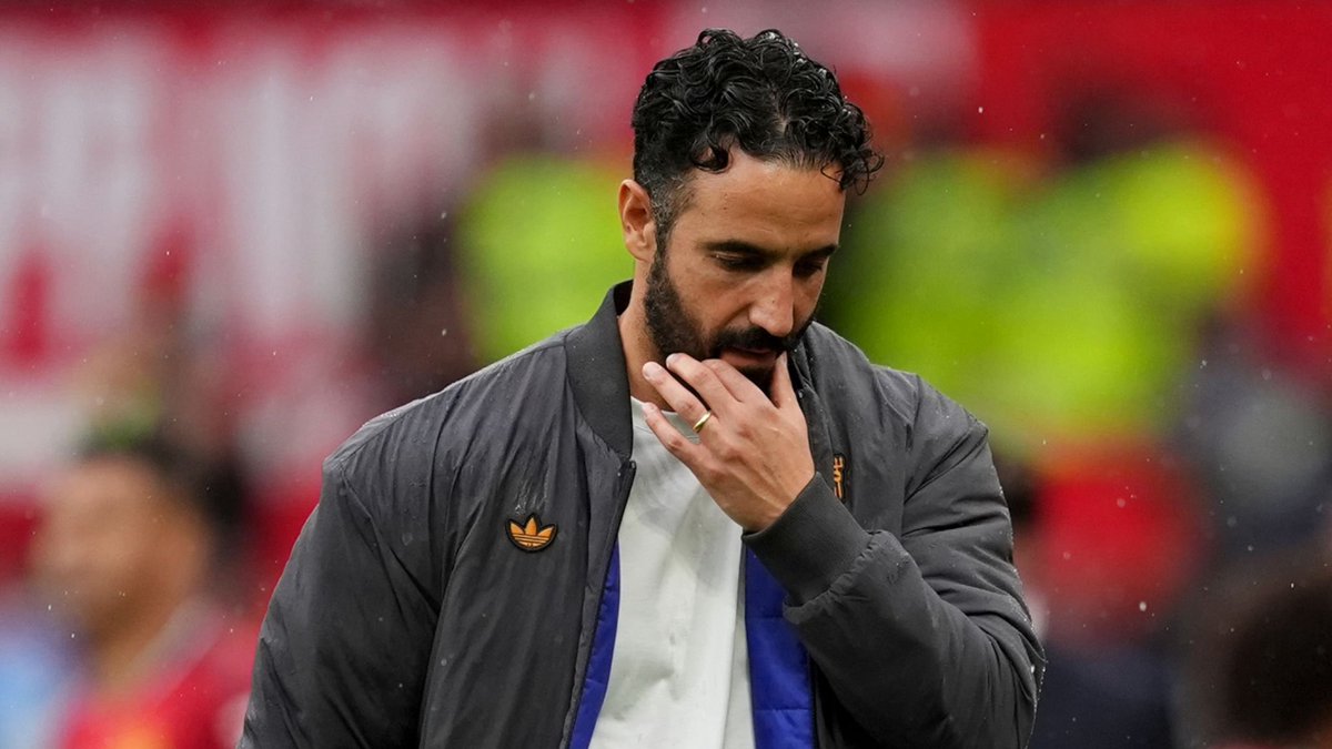 AliceTalksFooty's tweet image. - No youth players being brought through and academy players like Mainoo ignored. 
- Five defenders every game even against 10 men and crap sides at home. 
- Some of the most boring football I’ve ever seen Man Utd play for a year. 
- A manager who doesn’t make adaptions when…