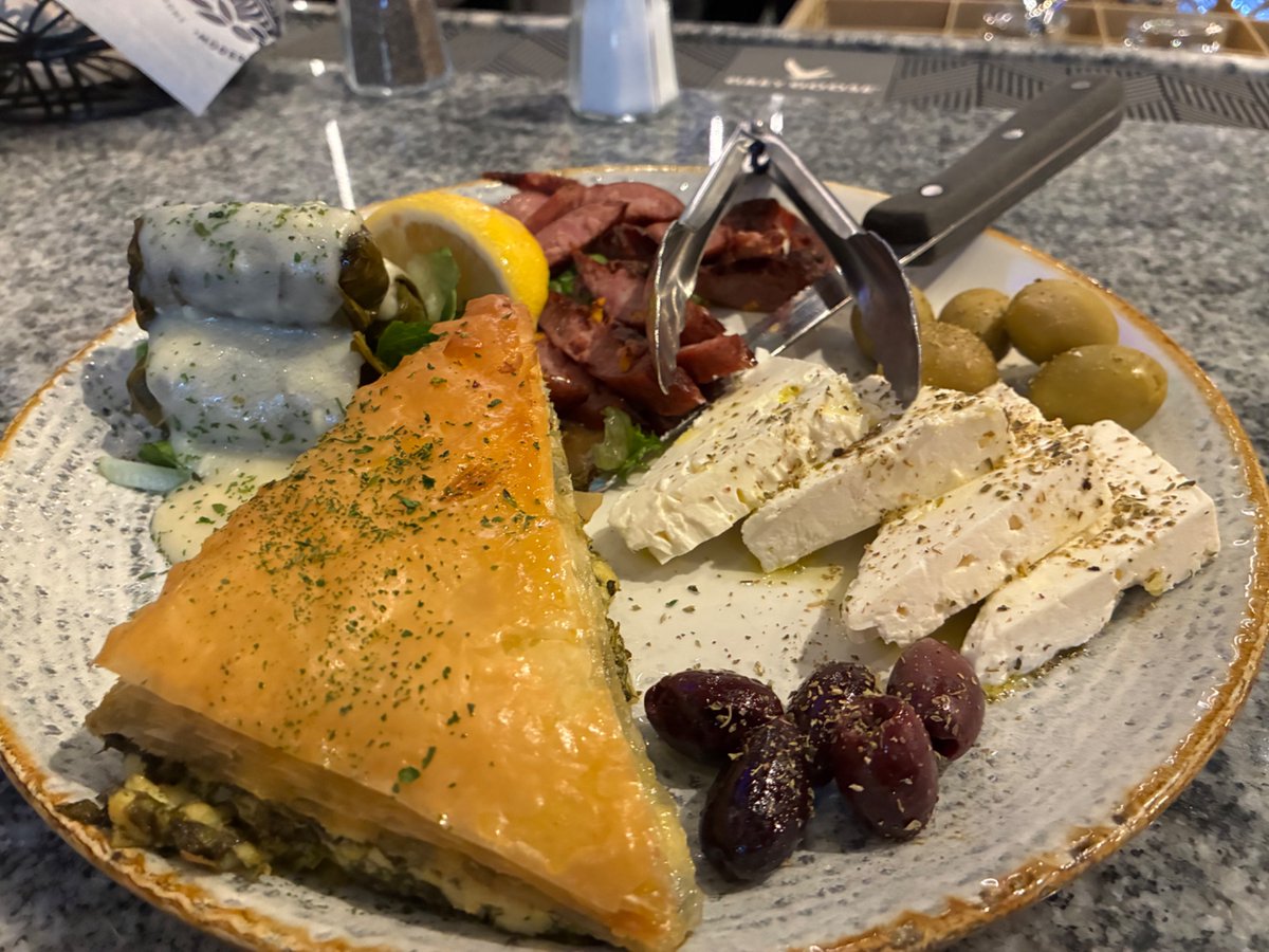 CapeCodBars's tweet image. Lunch at Asti (Estia) in #Mashpee commons. 

They have the best bread, and enjoyed their Asti sampler, with grape leaves, spanakopita &amp;amp; Greek sausage. Also had their excellent scallop pizza, brought most of it home! #CapeCod